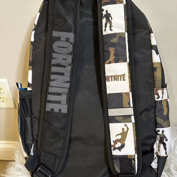 Fortnite EUC black, white, army green checked backpack no flaws - Picture 5 of 12